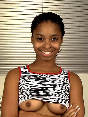 Sexy black teen girl show his pretty tits