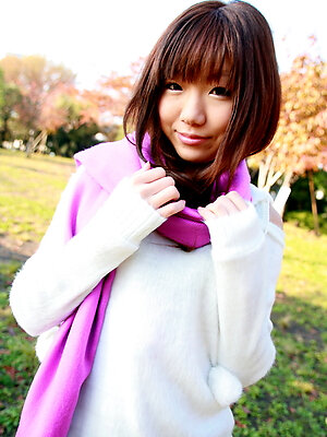 Hot babe Mahiru Tsubaki showing off with joy
