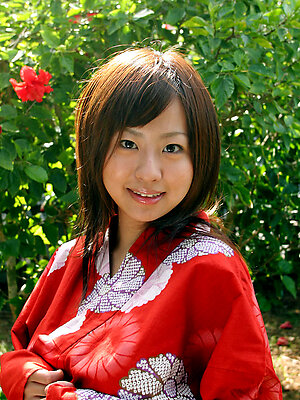 Hitomi Kitamura Asian with big knockers loves water on her body