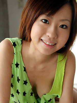 Hitomi Kitamura Asian with big knockers loves water on her body