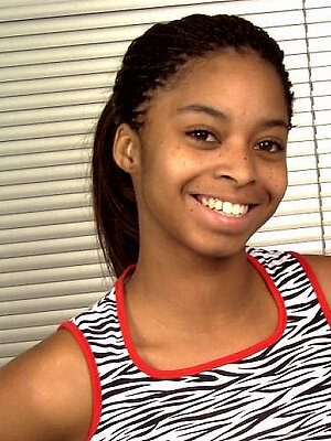 Sexy black teen girl show his pretty tits