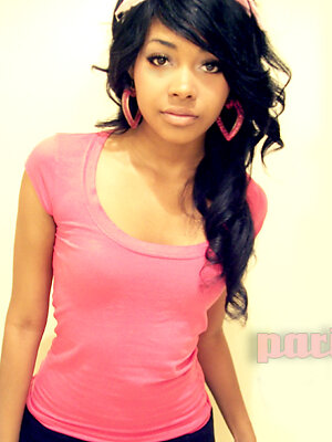 Neat mulatto cutie posing in hot pictures